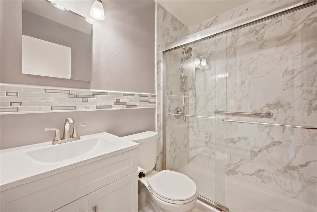 На продажу: $199,900 (2 спален, 1 ванн, 1113 Квадратных фут)