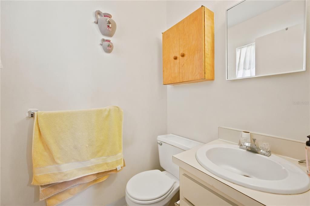 На продажу: $199,900 (2 спален, 1 ванн, 1113 Квадратных фут)