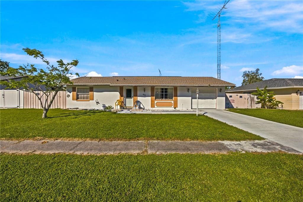На продажу: $199,900 (2 спален, 1 ванн, 1113 Квадратных фут)