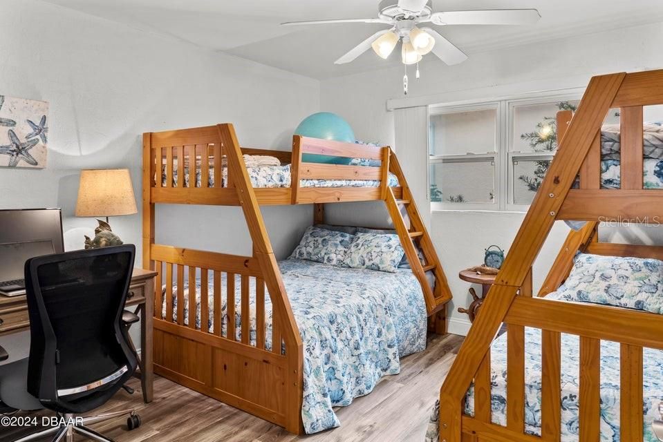 For Sale: $209,900 (2 beds, 1 baths, 891 Square Feet)