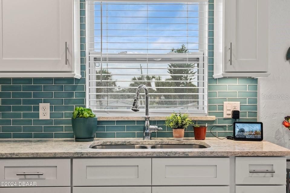 For Sale: $209,900 (2 beds, 1 baths, 891 Square Feet)