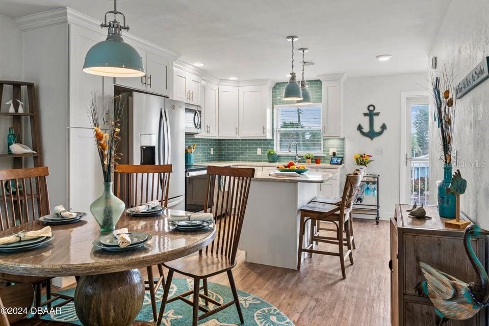 For Sale: $209,900 (2 beds, 1 baths, 891 Square Feet)