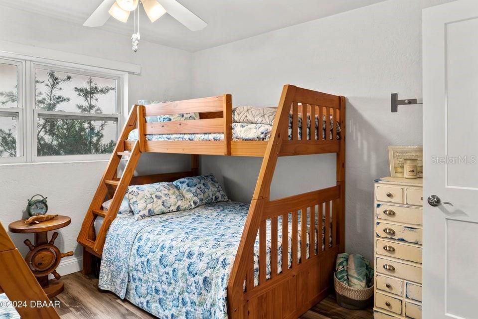 For Sale: $209,900 (2 beds, 1 baths, 891 Square Feet)