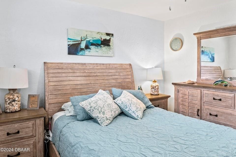 For Sale: $209,900 (2 beds, 1 baths, 891 Square Feet)