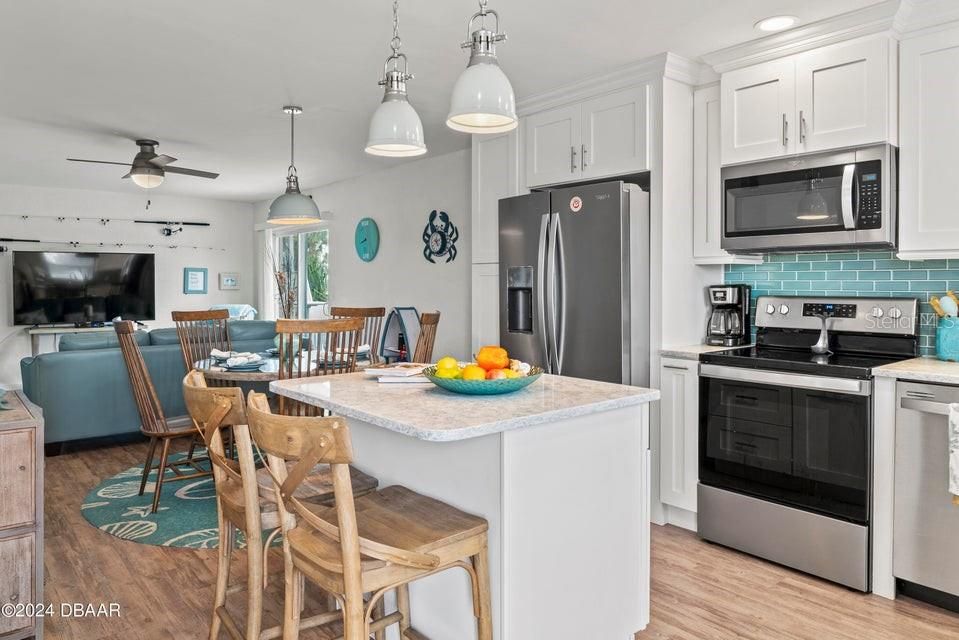 For Sale: $209,900 (2 beds, 1 baths, 891 Square Feet)