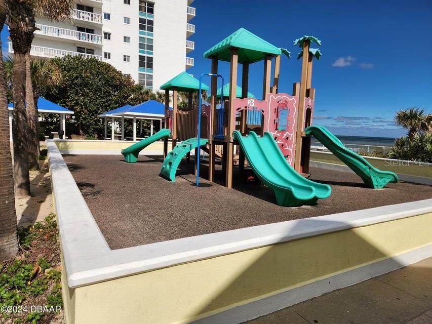 For Sale: $209,900 (2 beds, 1 baths, 891 Square Feet)