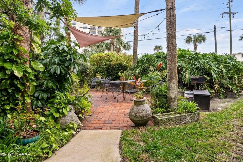 For Sale: $209,900 (2 beds, 1 baths, 891 Square Feet)