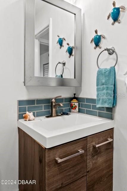For Sale: $209,900 (2 beds, 1 baths, 891 Square Feet)