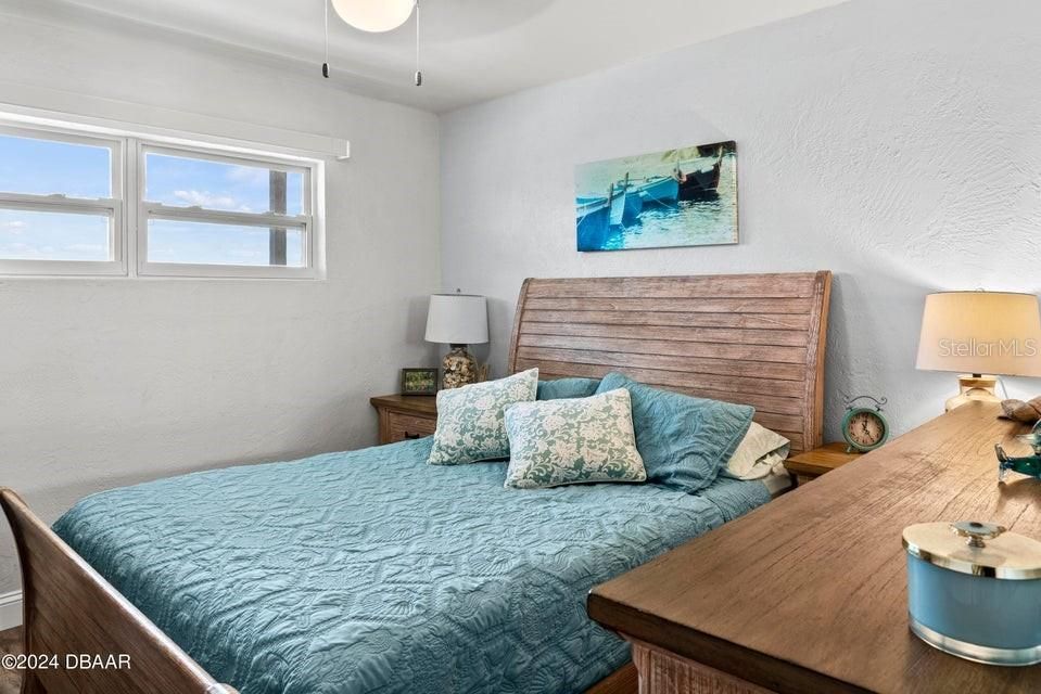 For Sale: $209,900 (2 beds, 1 baths, 891 Square Feet)
