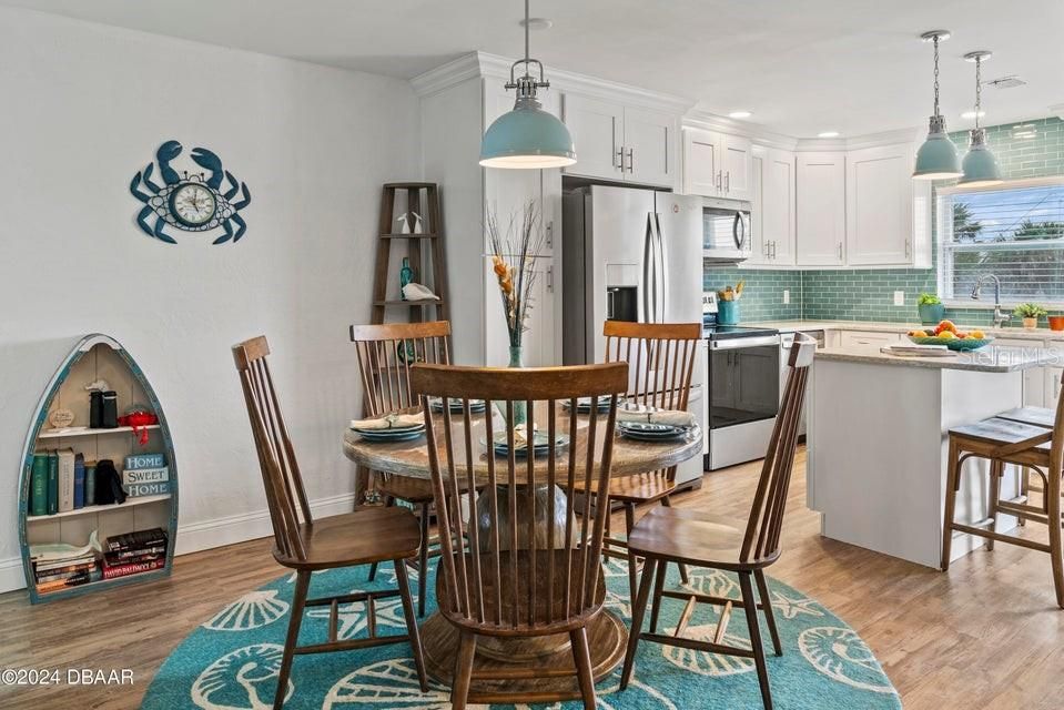 For Sale: $209,900 (2 beds, 1 baths, 891 Square Feet)