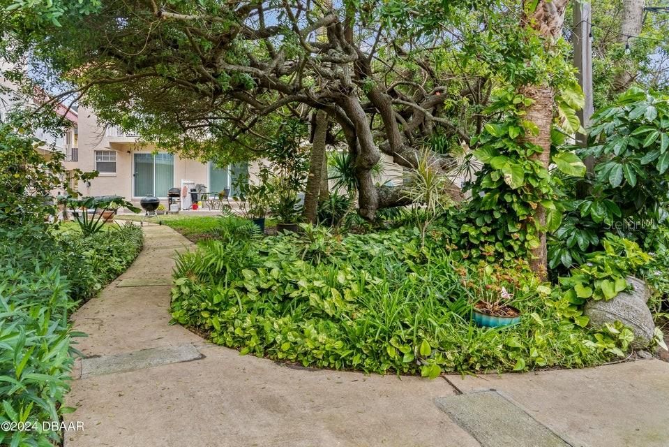 For Sale: $209,900 (2 beds, 1 baths, 891 Square Feet)