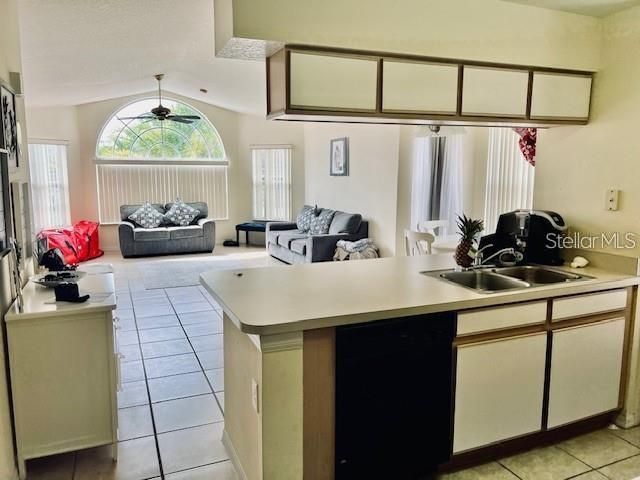 En Venta: $270,000 (3 camas, 2 baños, 1381 Pies cuadrados)