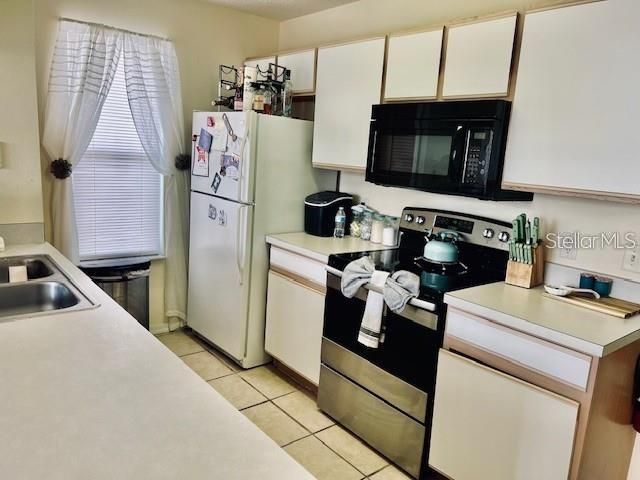 En Venta: $270,000 (3 camas, 2 baños, 1381 Pies cuadrados)