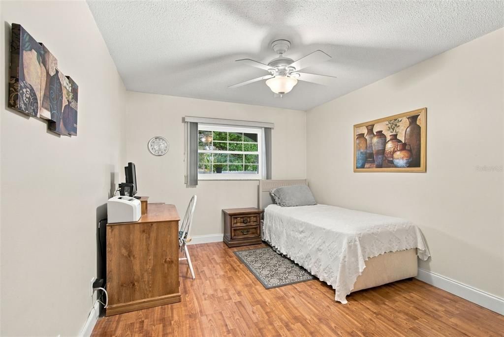 For Sale: $139,000 (2 beds, 1 baths, 1180 Square Feet)