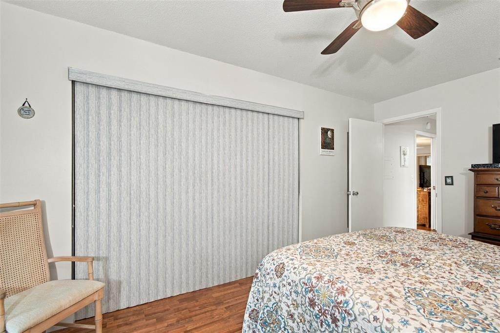 For Sale: $139,000 (2 beds, 1 baths, 1180 Square Feet)