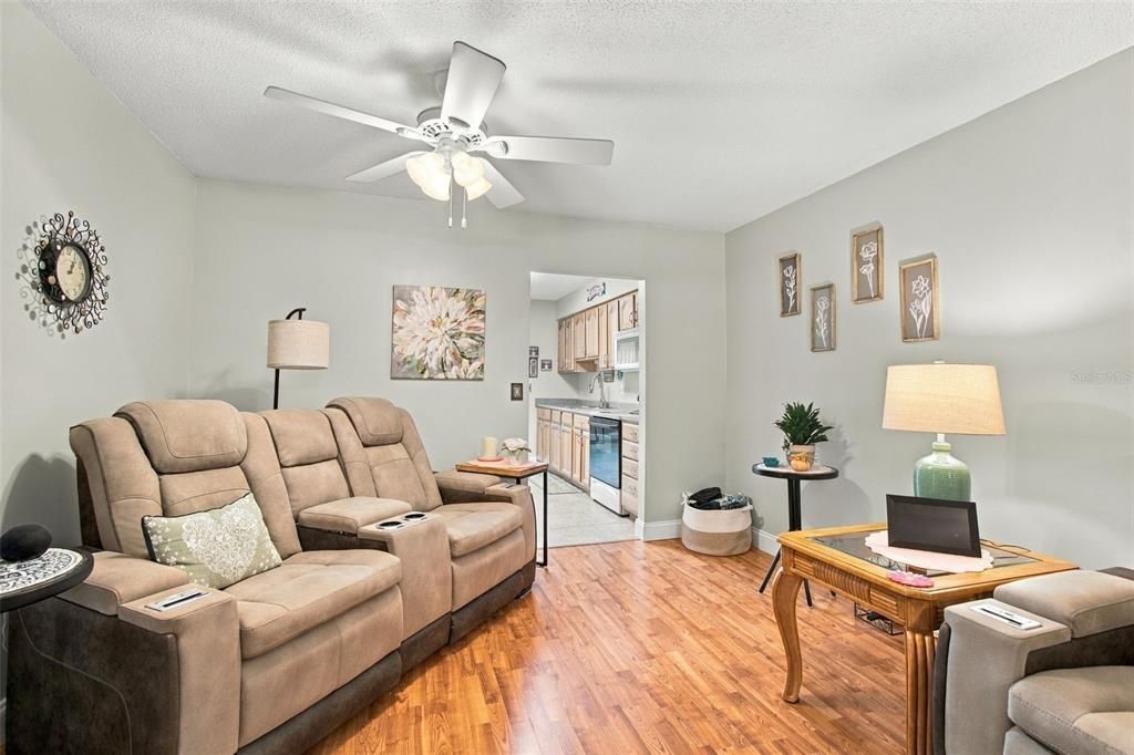 For Sale: $139,000 (2 beds, 1 baths, 1180 Square Feet)