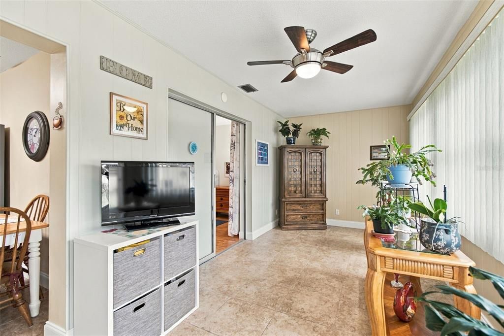 For Sale: $139,000 (2 beds, 1 baths, 1180 Square Feet)