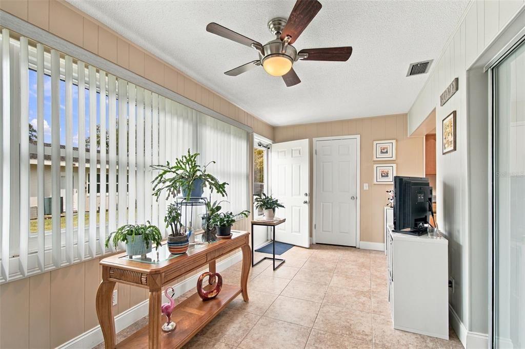 For Sale: $139,000 (2 beds, 1 baths, 1180 Square Feet)