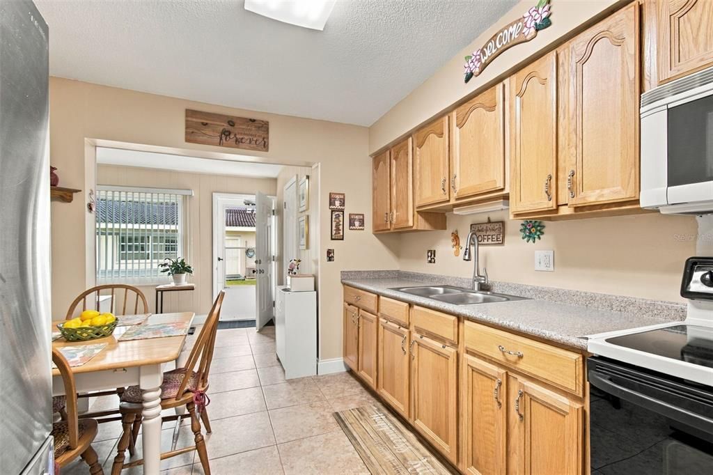 For Sale: $139,000 (2 beds, 1 baths, 1180 Square Feet)