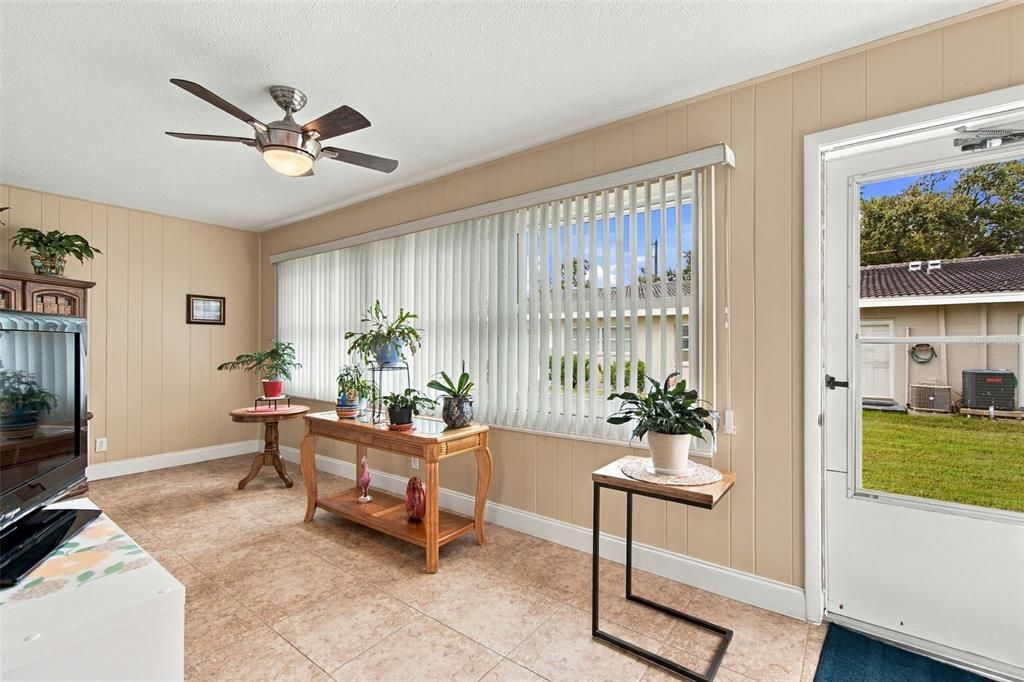 For Sale: $139,000 (2 beds, 1 baths, 1180 Square Feet)