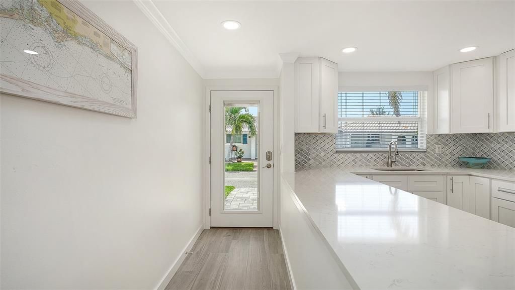 For Sale: $675,000 (2 beds, 2 baths, 1103 Square Feet)