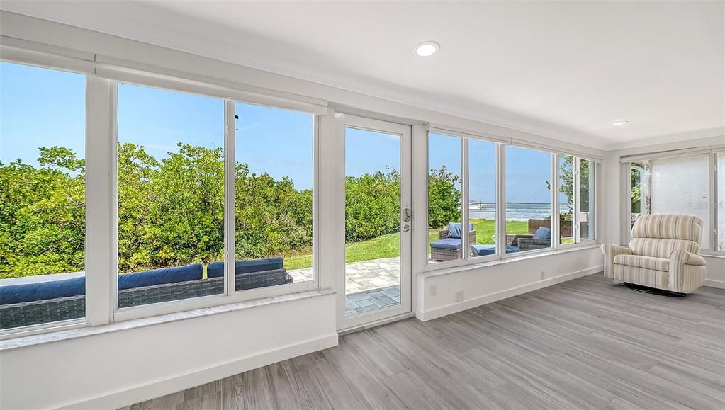 For Sale: $675,000 (2 beds, 2 baths, 1103 Square Feet)