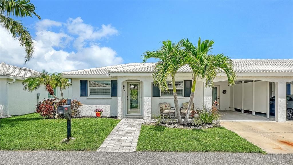 For Sale: $675,000 (2 beds, 2 baths, 1103 Square Feet)