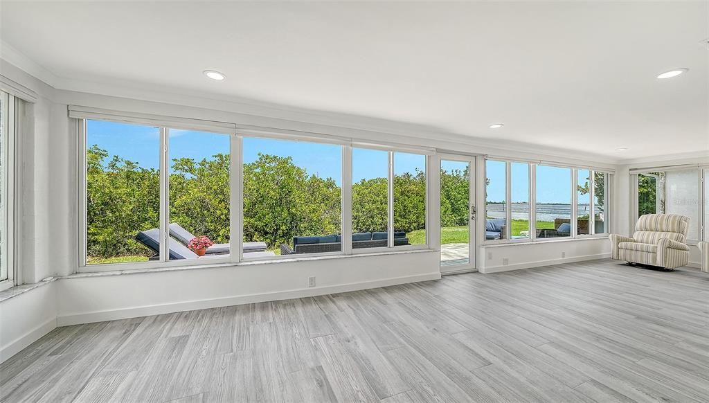 For Sale: $675,000 (2 beds, 2 baths, 1103 Square Feet)