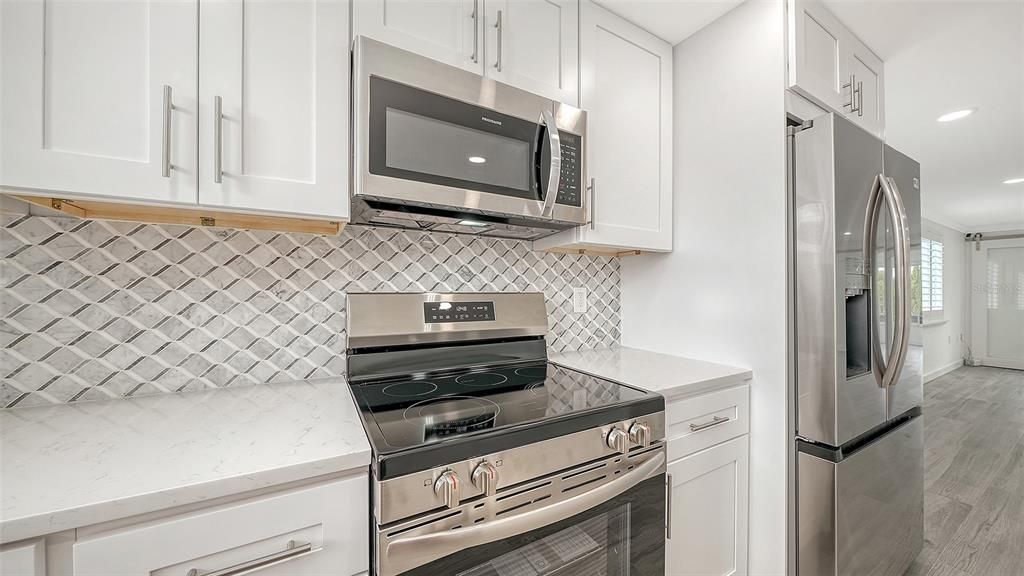 For Sale: $675,000 (2 beds, 2 baths, 1103 Square Feet)
