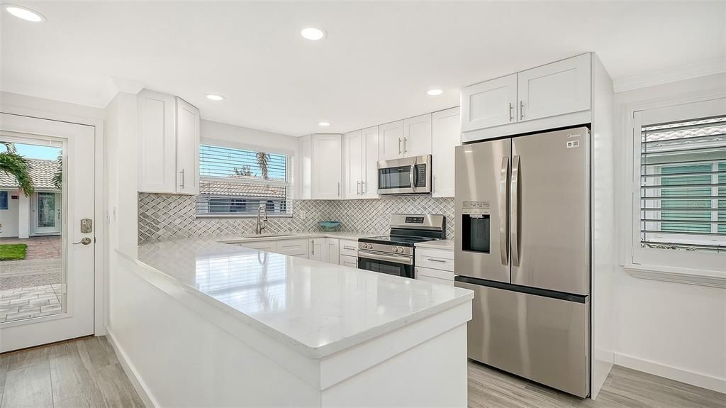 For Sale: $675,000 (2 beds, 2 baths, 1103 Square Feet)