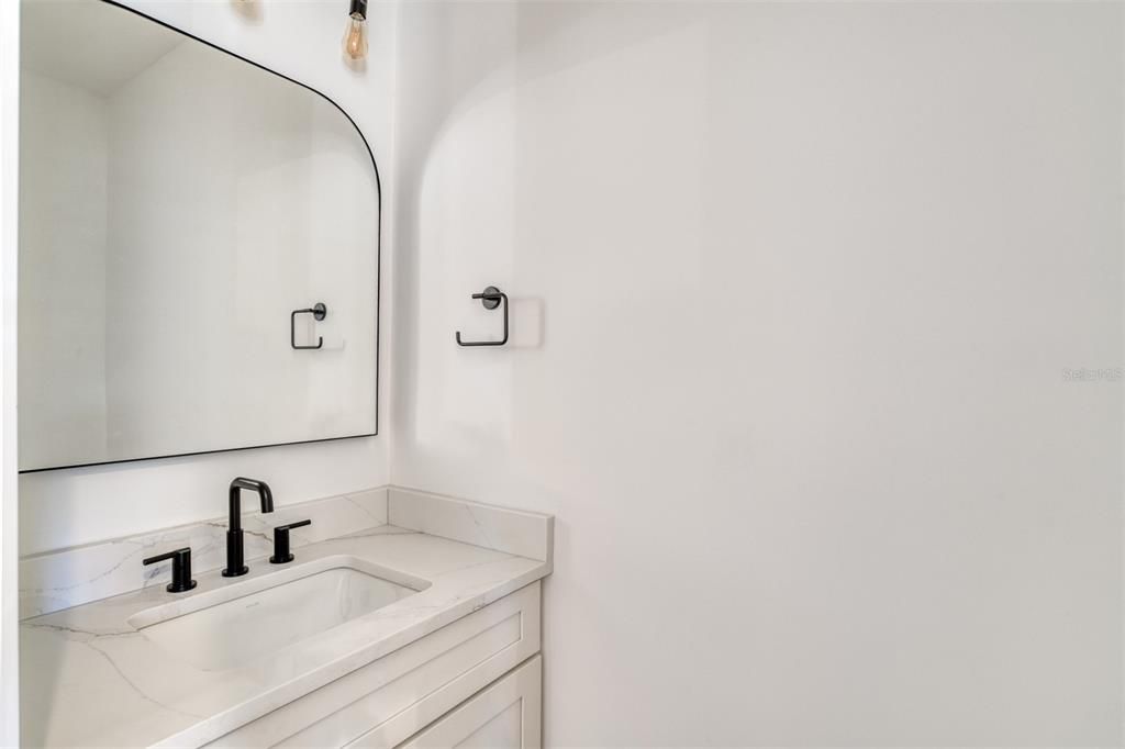 En Venta: $859,000 (3 camas, 2 baños, 1750 Pies cuadrados)