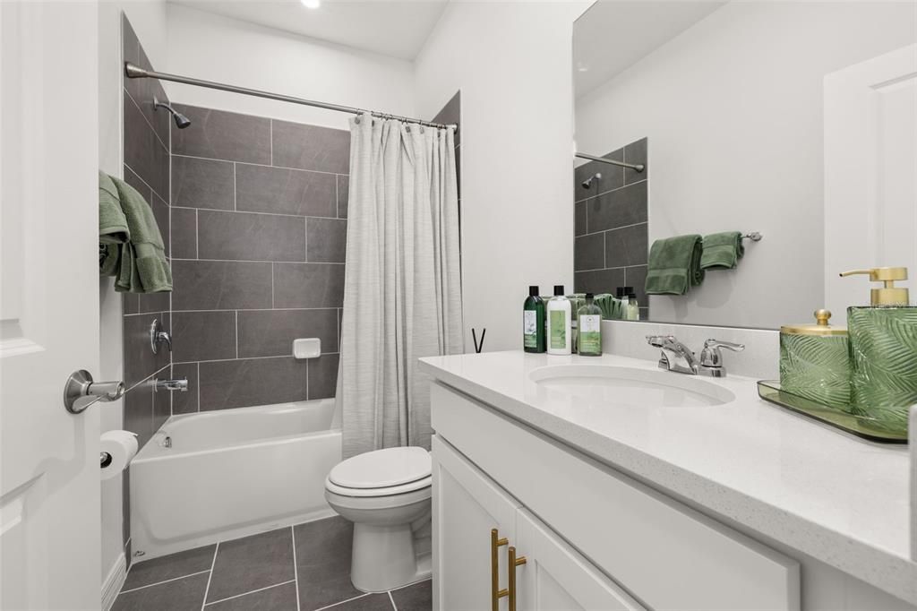 For Rent: $2,275 (4 beds, 3 baths, 2210 Square Feet)