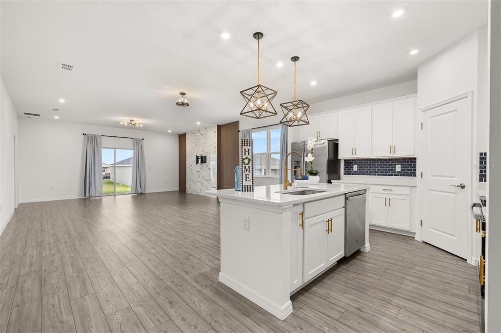 For Rent: $2,275 (4 beds, 3 baths, 2210 Square Feet)