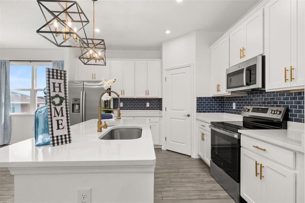 For Rent: $2,275 (4 beds, 3 baths, 2210 Square Feet)