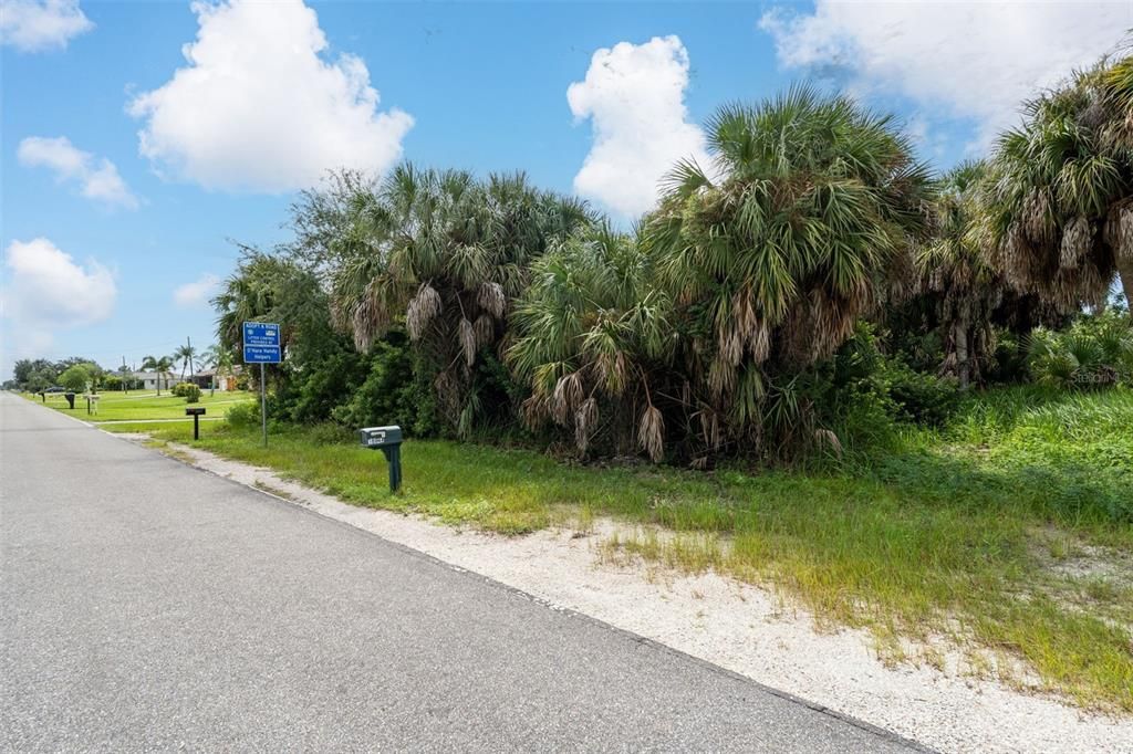 На продажу: $95,000 (0.23 acres)
