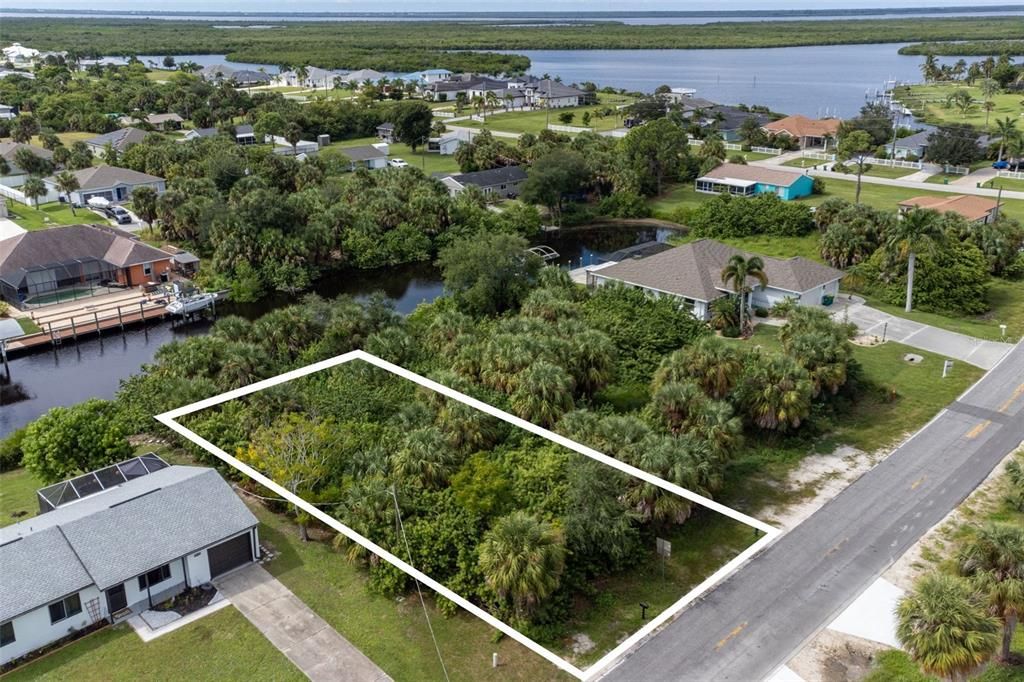 На продажу: $95,000 (0.23 acres)