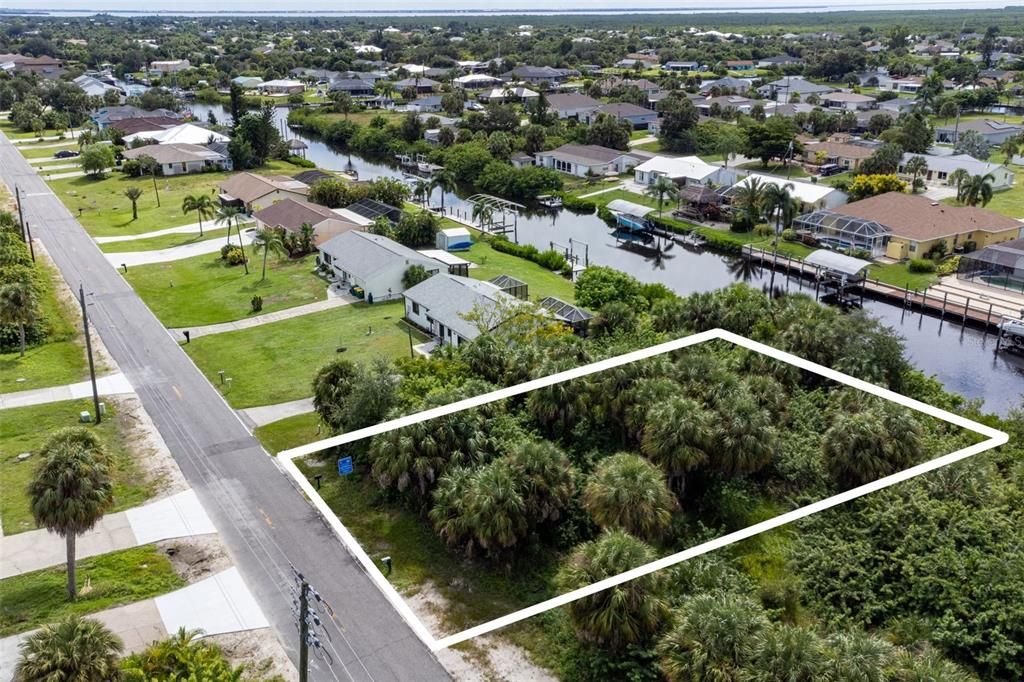 На продажу: $95,000 (0.23 acres)