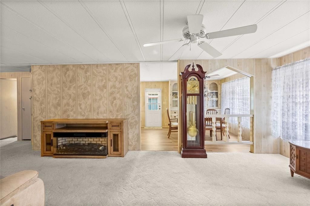 For Sale: $175,000 (2 beds, 2 baths, 1332 Square Feet)