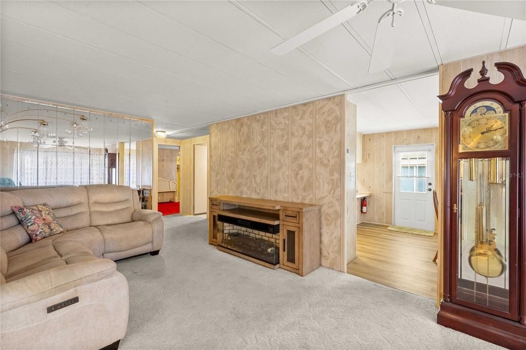 For Sale: $175,000 (2 beds, 2 baths, 1332 Square Feet)