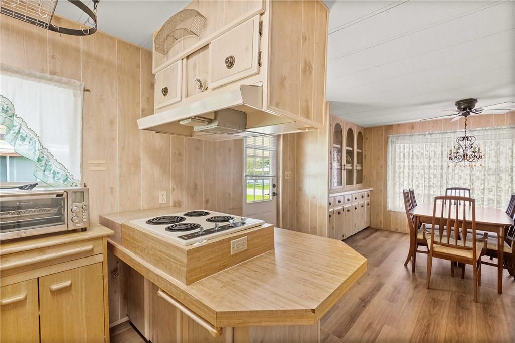 For Sale: $175,000 (2 beds, 2 baths, 1332 Square Feet)