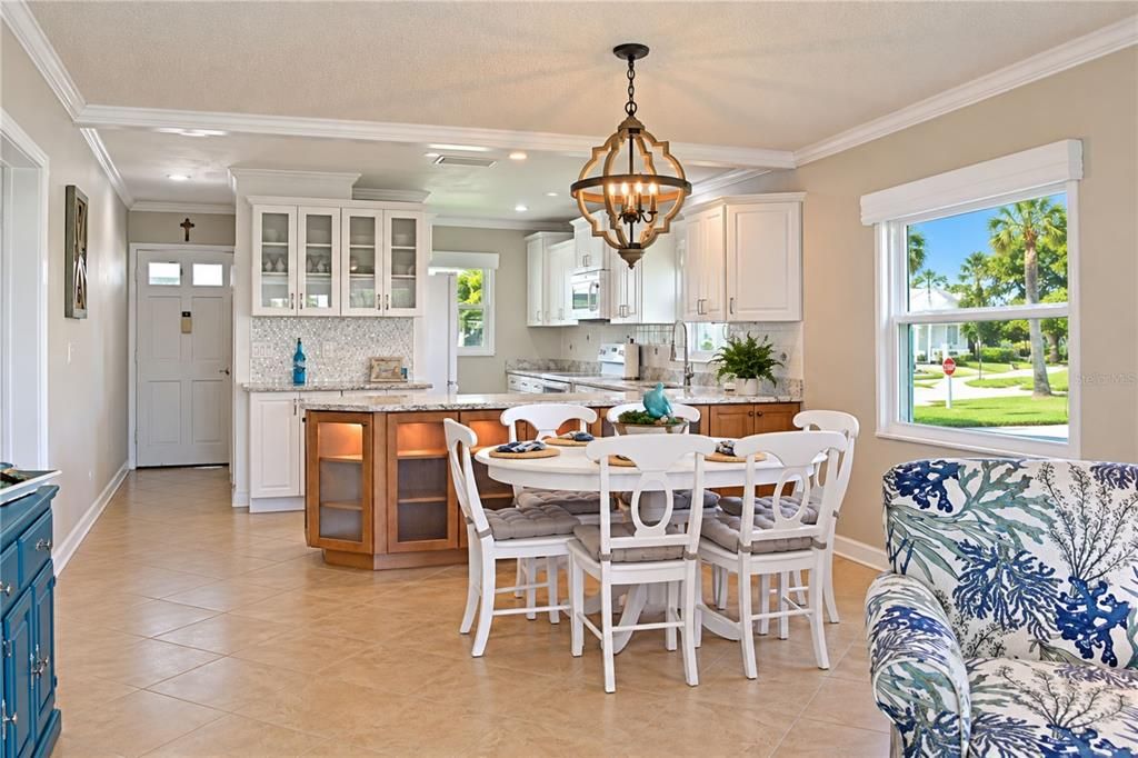 For Sale: $315,000 (2 beds, 2 baths, 1350 Square Feet)