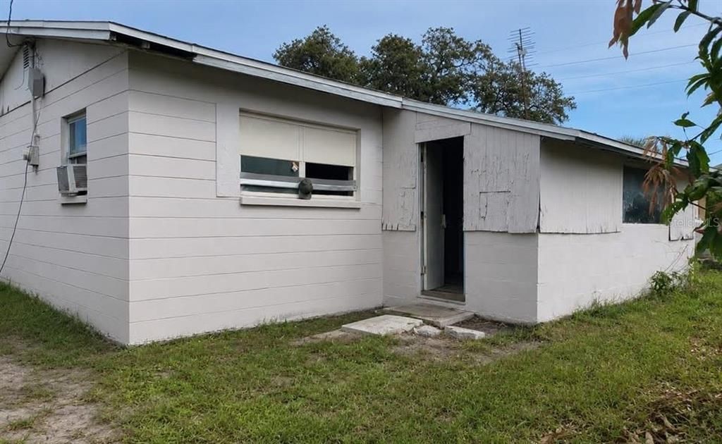 For Sale: $99,999 (2 beds, 1 baths, 720 Square Feet)