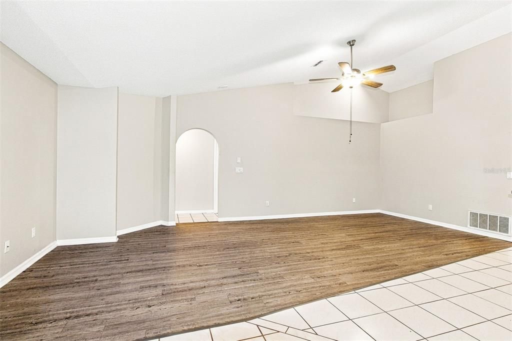 En Venta: $435,000 (3 camas, 2 baños, 2778 Pies cuadrados)