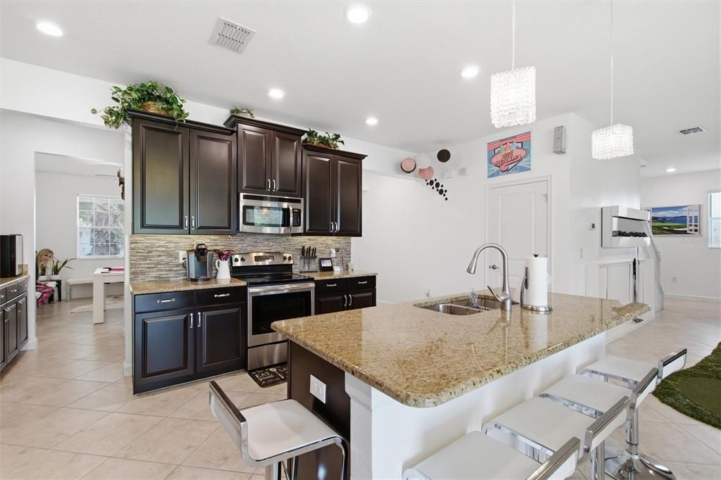En Venta: $459,000 (4 camas, 2 baños, 2954 Pies cuadrados)