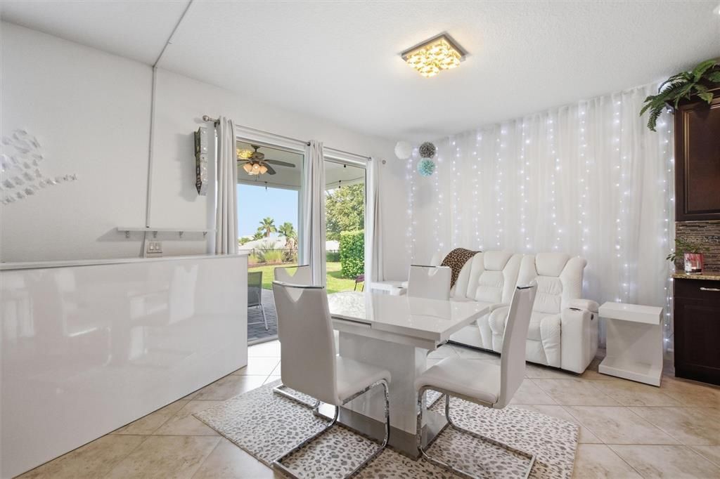 En Venta: $459,000 (4 camas, 2 baños, 2954 Pies cuadrados)