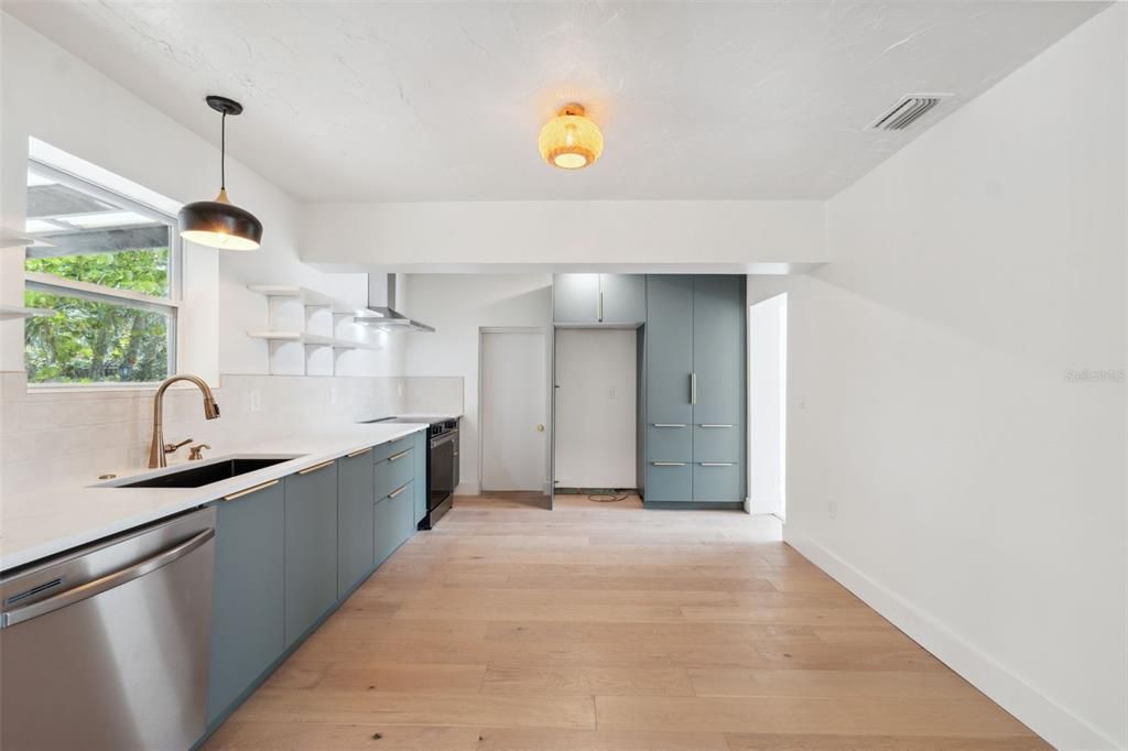 En Venta: $599,000 (2 camas, 1 baños, 1243 Pies cuadrados)