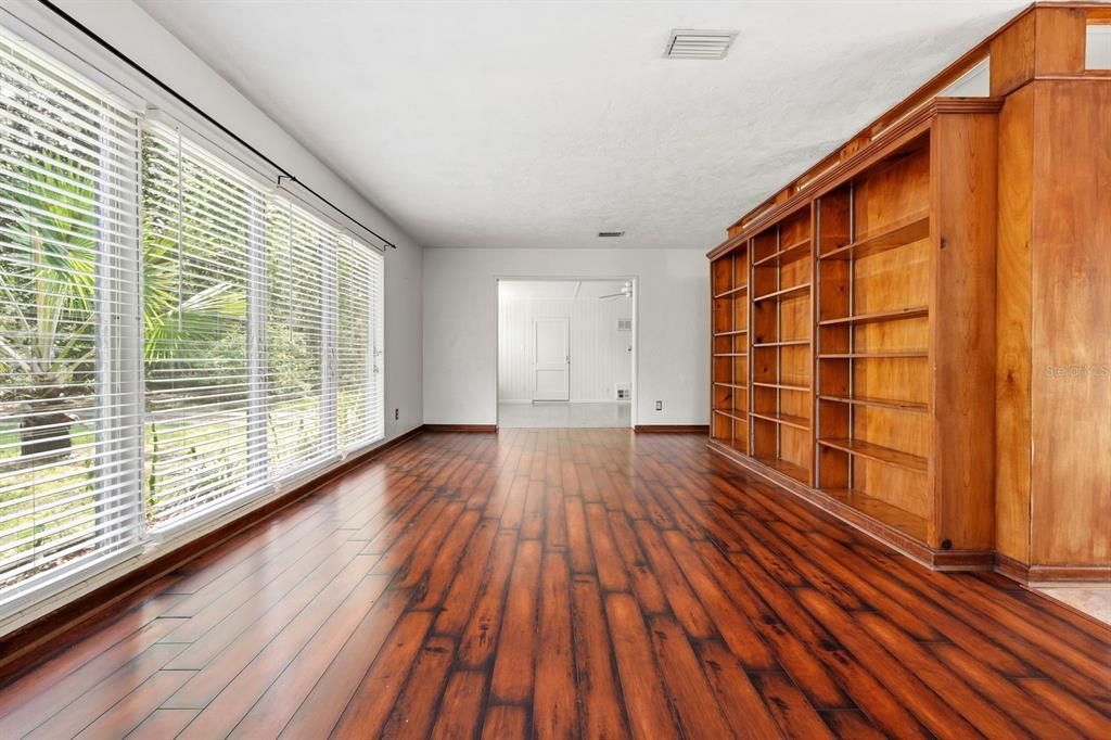 For Rent: $2,000 (3 beds, 2 baths, 1615 Square Feet)