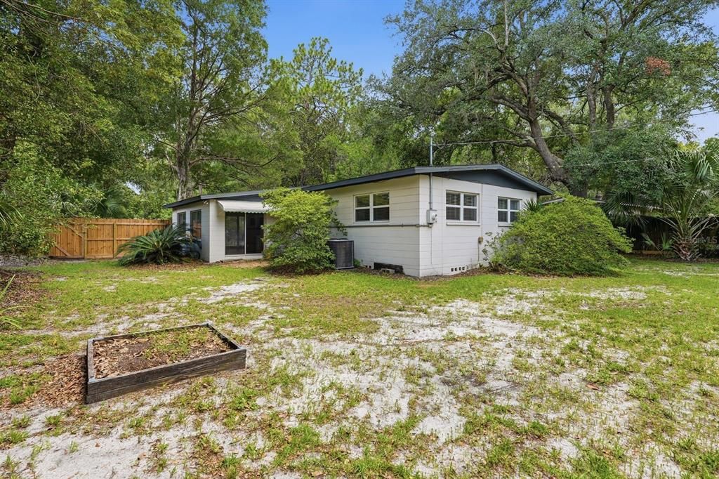 For Rent: $2,000 (3 beds, 2 baths, 1615 Square Feet)