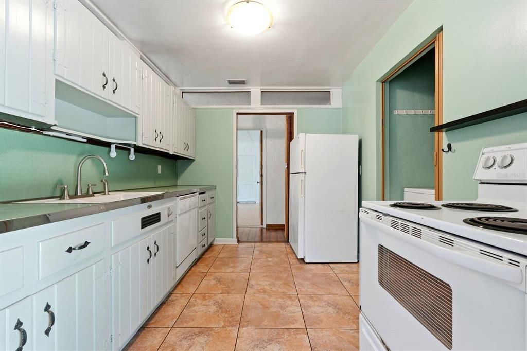For Rent: $2,000 (3 beds, 2 baths, 1615 Square Feet)