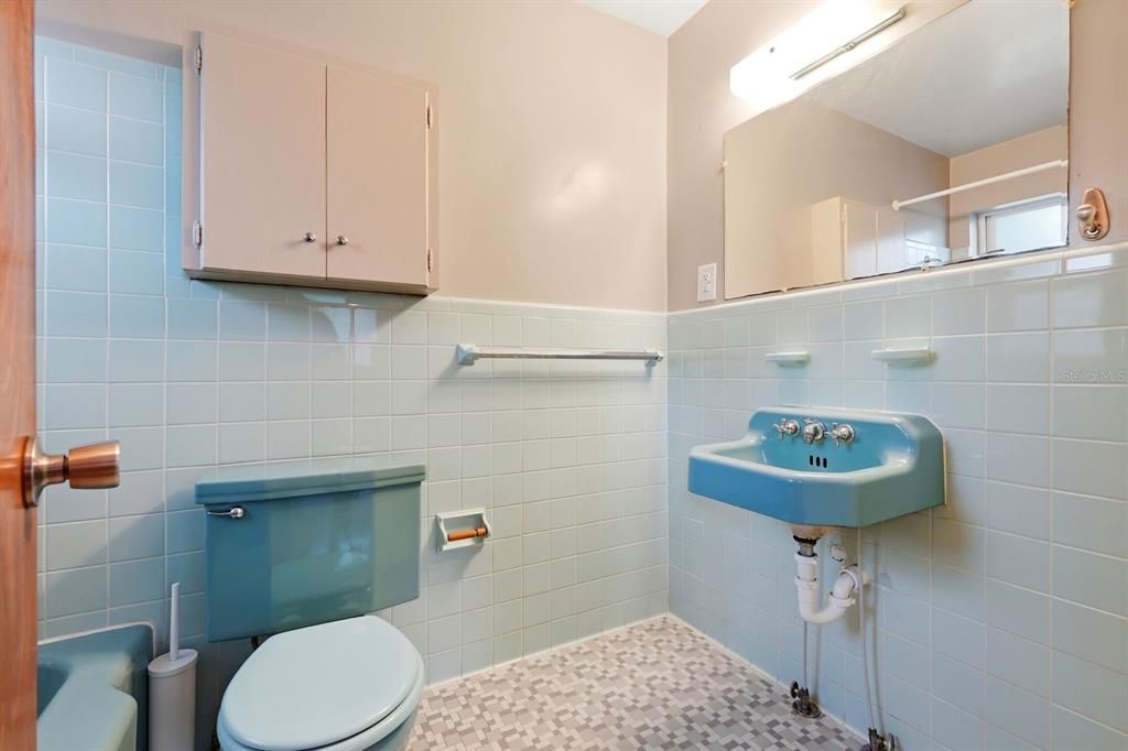For Rent: $2,000 (3 beds, 2 baths, 1615 Square Feet)